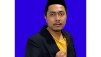 Apos Hutagaol mengatakan konten satir yang dibuat suka viral tapi tak mendapat apa-apa. Justru endorse atau apa yang mau masuk agak ngeri, takut gitu. Takut diledek, tuturnya. (Foto: dok Instagram apos_hutagaol)