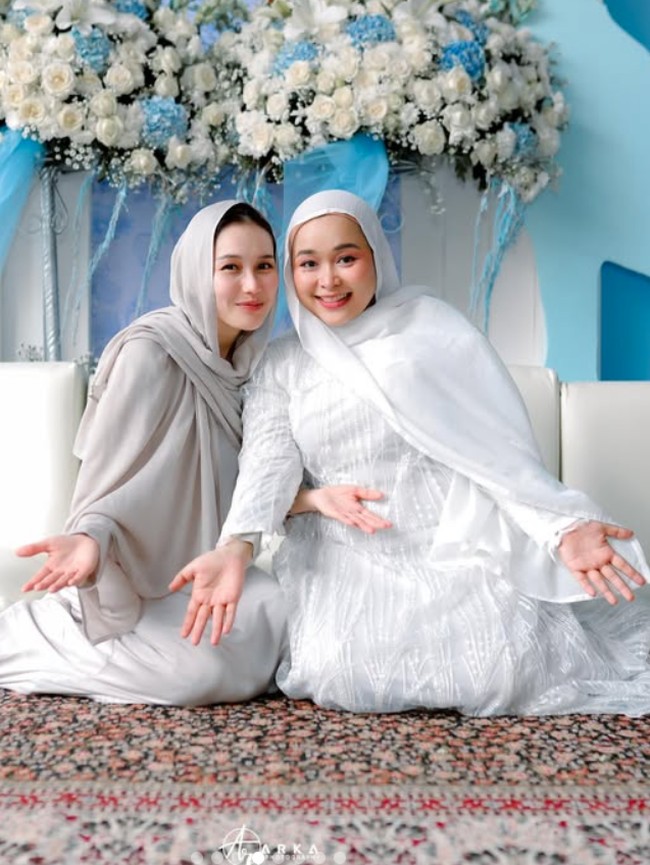 Gaya Santun Ayu Ting Ting di Acara Aqiqah Keponakan, Jadi Sorotan