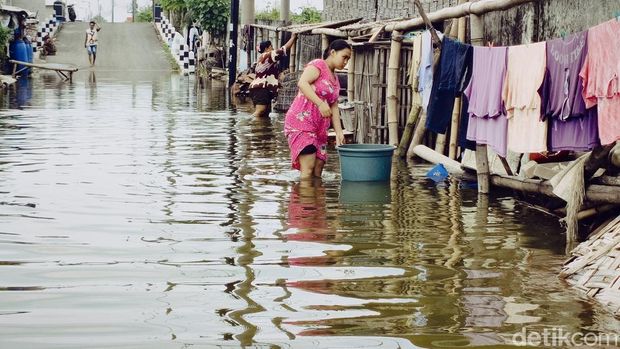 Banjir rob di kawasan Sedati Sidoarjo