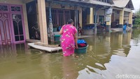 saat rob datang masyarakat tidak bisa beraktivitas normal. Bahkan sejumlah usaha kolam pancing milik warga sementara dihentikan karena area tergenang air laut.