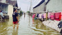 Camat Sedati, Dedy Kurniawan membenarkan adanya banjir rob yang melanda beberapa desa pesisir bagian timur Kecamatan Sedati dalam beberapa hari terakhir.