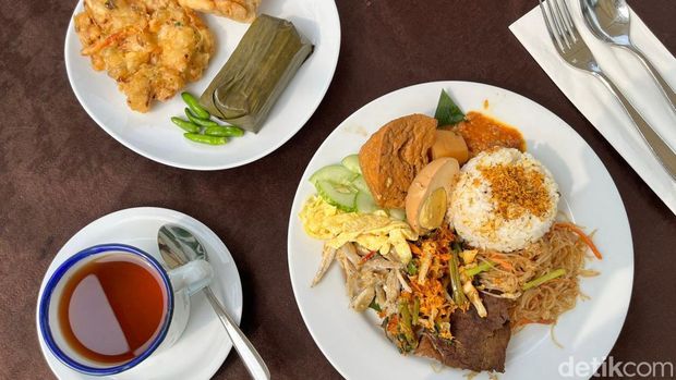Betawi Breakfast di Mercure Jakarta Cikini Betawi Breakfast di Mercure Jakarta Cikini