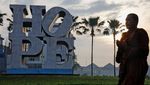 Biksu Lintas Negara Tempuh 660 Km Jalan Kaki ke Borobudur