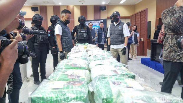 BNN mengungkap sejumlah kasus narkotika di berbagai wilayah Indonesia dengan nilai ekonomi Rp 211,4 miliar. Sebanyak 31 tersangka ditangkap. (Taufiq/detikcom)