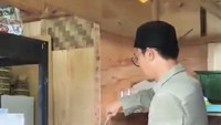 Setelah usaha Travel Umrah dan Hajinya bangkrut, Boby Tince, memang menepi dari dunia hiburan. Ia pun menjual beberapa aset miliknya dan memilih untuk tinggal di Bogor.  Foto: dok instagram Boby Tince