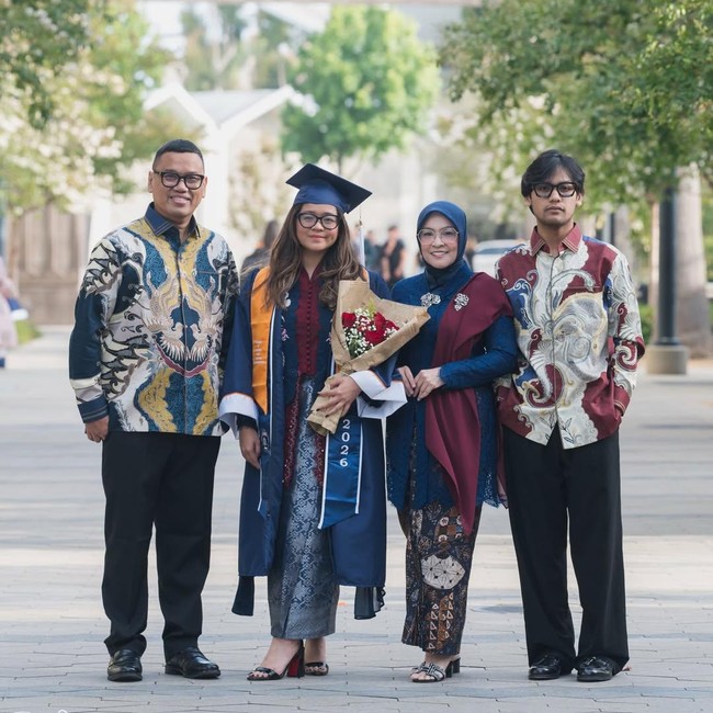 Momen Wisuda Cinta Kuya, Sah Jadi Sarjana Psikologi