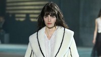 'Comeback' Motif Koran Kontroversial di Koleksi Dior Cruise 2027