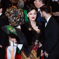 Jolene Marie Cholock-Rotinsulu juga perdana eksis di Cannes. Bertepatan dengan hari ulang tahunnya, Puteri Indonesia Lingkungan 2019 juga merayakan budaya Indonesia dengan berbalut kebaya rancangan Intan Avantie. (Foto: Instagram)