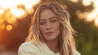 Hilary Duff Terobsesi Facial Sperma Salmon, Ajak Suami Ikutan