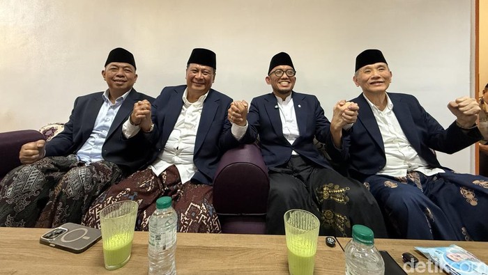Jusuf Hamka alias Babah Alun (paling kanan) bersama tim Amirul Hajj 2026 di Jeddah, Senin (18/5)