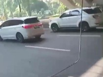 Hati-hati! Ada Kabel Listrik Menjuntai ke Jalan di Semanggi Jakpus