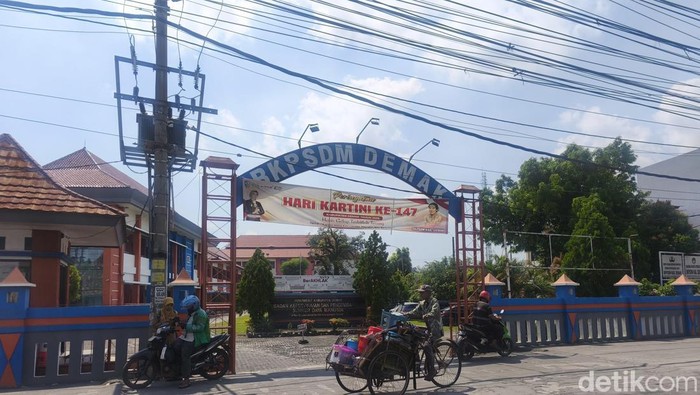 Kantor BKPSDM Demak, Jalan Raya Buyaran, Kecamatan Karangtengah, Selasa (19/5/2026).