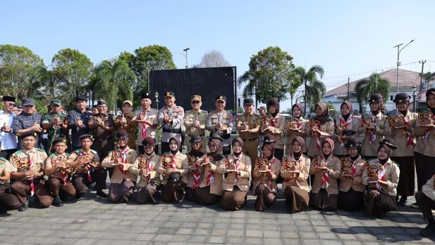 Kapolda Sumsel Irjen Pol Sandi Nugroho memimpin  Apel Sabuk Kamtibmas di Lapangan Pemkab Empat Lawang