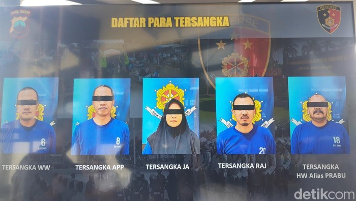 Kapolres Boyolali AKBP Indra Maulana Saputra bersama jajarannya memberikan keterangan kepada para wartawan Selasa (19/5/2026).