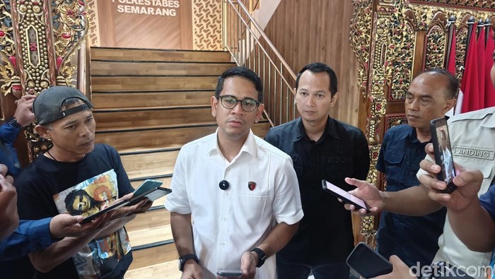 Kasat Reskrim Polrestabes Semarang, AKBP Andika Dharma Sena saat memberi keterangan di Polrestabes Semarang, Selasa (19/5/2026).