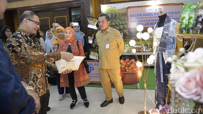 Kepala Dindik Jatim Aries Agung Pewai memaparkan capaian di hadapan tim penilai Innovation Government Award (IGA) dari Kemendagri.