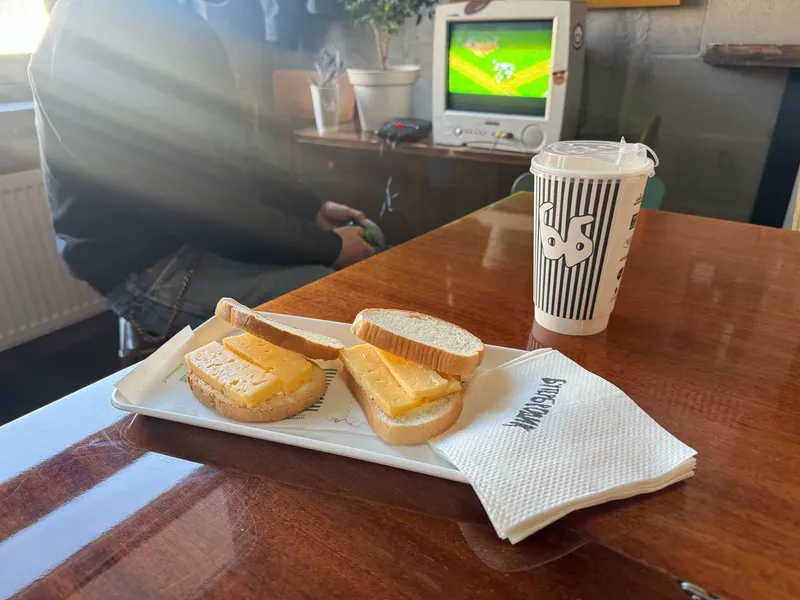Konsep Anti-Mewah, Sandwich Murah Ini Justru Bikin Banyak Orang Penasaran Konsep Anti-Mewah, Sandwich Murah Ini Justru Bikin Banyak Orang Penasaran