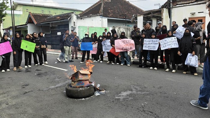 Mahasiswa UNU demo tuntut dosen cabul dipecat
