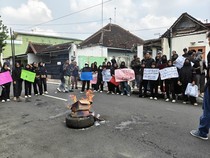 Mahasiswa UNU Blitar Demo Tuntut Dosen Cabuli Belasan Mahasiswi Dipecat!