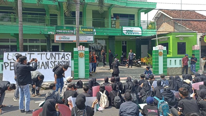 Mahasiswa UNU demo tuntut dosen cabul dipecat