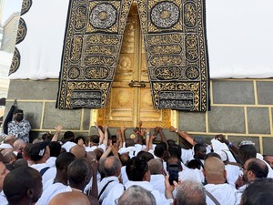 Suasana Masjidil Haram saat Salat Jumat Terakhir Jelang Puncak Haji