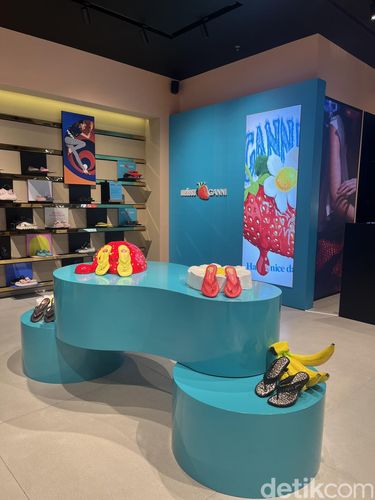 Kolaborasi Melissa x GANNI, sepatu jeli vegan ramah lingkungan dengan ruffles ikonis & warna cerah, padukan tren futuristik dan gaya scandi-cool yang playful.