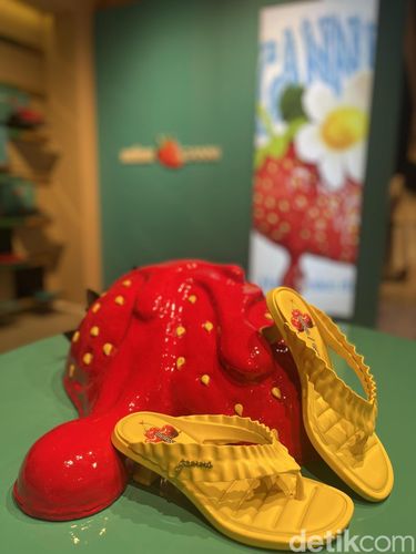 Kolaborasi Melissa x GANNI, sepatu jeli vegan ramah lingkungan dengan ruffles ikonis & warna cerah, padukan tren futuristik dan gaya scandi-cool yang playful.