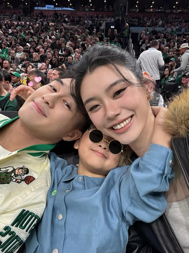 Peran Ming Xi dalam bisnis keluarga kasino Makau disebut semakin signifikan. Menurut Kbizoom, model tersebut secara resmi sudah terlibat dalam operasi bisnis keluarga setelah diangkat menjadi direktur beberapa perusahaan milik ibu mertuanya, miliarder Leong On Kei.Foto: Instagram