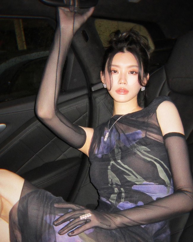 Ming Xi dan Leong On Kei baru-baru ini dilaporkan menghabiskan hampir HK$170 juta (Rp 385 miliaran) untuk membeli tiga apartemen mewah yang terletak di lantai yang sama di distrik Mid-Levels Hong Kong. Foto: Instagram