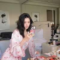 Pada 2022, Ming Xi dilaporkan sudah masuk dalam daftar penerus kekayaan pribadi Leong On Kei. Sejak Maret 2024, ia juga disebut menerima kapal kargo senilai HK$4,6 miliar (Rp 10 triliuanan) sebagai hadiah dari keluarga kasino untuk ulang tahunnya yang ke-35. Foto: Instagram