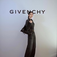 Bukan sekadar kado, kapal itu menghasilkan keuntungan yang ditransfer langsung ke rekening pribadinya. Karena itu, Ming Xi disebut sebagai menantu kesayangan mertua padahal dulu hampir tidak disetujui keluarga kasino.Foto: Instagram