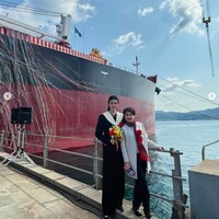 Ming Xi pernah diremehkan oleh mertua saat pertemuan pertama karena latar belakang keluarganya yang dianggap tidak setara dengan dinasti kasino yang kaya raya. Mertua dilaporkan menunjukkan ekspresi dingin, tidak tersenyum maupun menanggapi sapaan model tersebut. Foto: Instagram @mingxi11