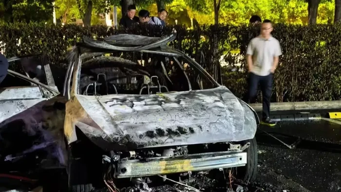 Mobil MG5 Terbakar saat Diparkir di China