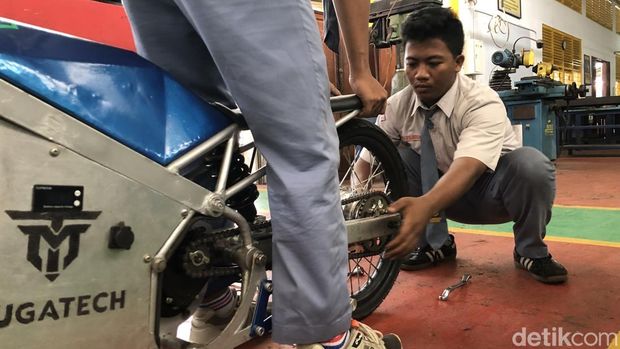 Mugatech, Motor Drag Listrik Bikinan Siswa SMK Muhammadiyah 3 Jogja, Selasa (19/5). Mugatech, Motor Drag Listrik Bikinan Siswa SMK Muhammadiyah 3 Jogja, Selasa (19/5).