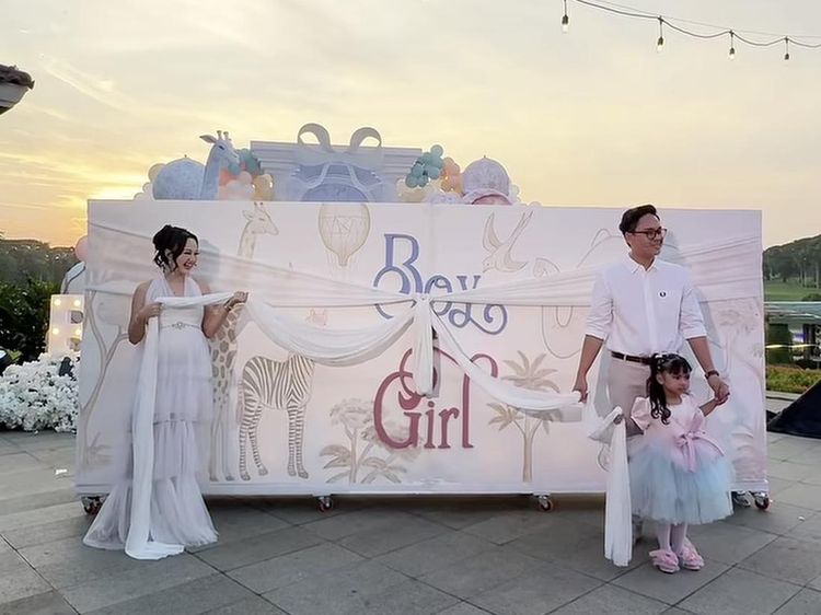 Potret Gender Reveal Selebgram Nanda Arsyinta, Digelar Meriah Undang Mahalini