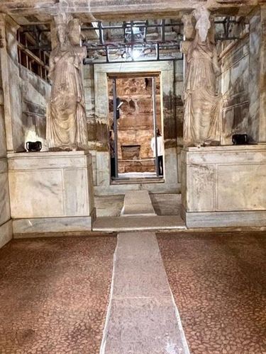 Penggalian di sekitar Makam Kasta di Amphipolis. Penggalian di sekitar Makam Kasta di Amphipolis.