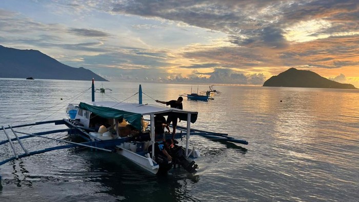 Perahu muat sianida terdampar usai 1 ABK tewas di tengah laut.