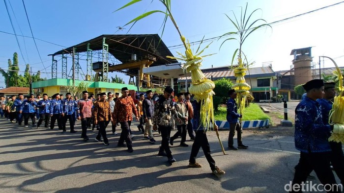 Prosesi Manten Tebu Meriah, Tandai Dimulainya Musim Giling PG Lestari Nganjuk