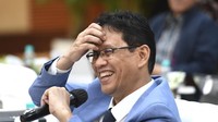 Saat Purbaya Mendadak Lesehan Jelaskan Kondisi APBN