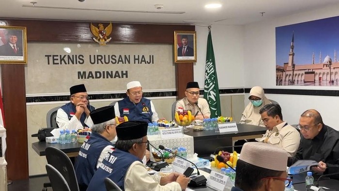 Rapat Timwas Haji di Madinah