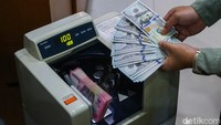 Dolar AS juga melemah terhadap mata uang GBP sebesar 0,13%. Nasib serupa dialami dolar AS terhadap terhadap mata uang AUD yang melemah sebesar 0,35%.