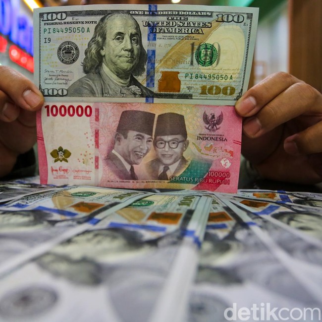 Rupiah Kian Terpuruk, Dolar AS Dekati Rp18.000