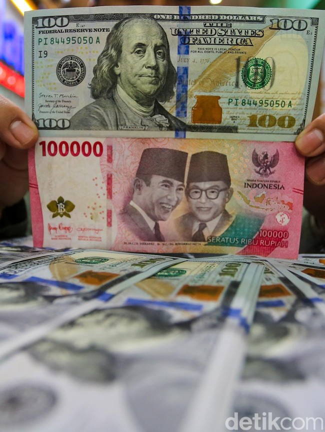 Rupiah Kian Terpuruk, Dolar AS Dekati Rp18.000