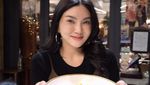 Momen Sarwendah Masak Buat Bekal Anak hingga Kulineran Seru di Eropa