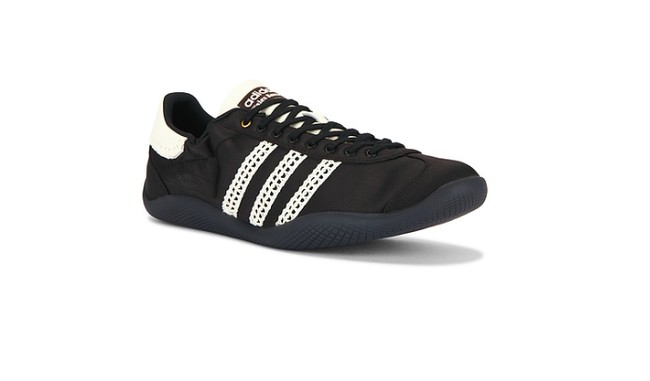 sneakers desainer