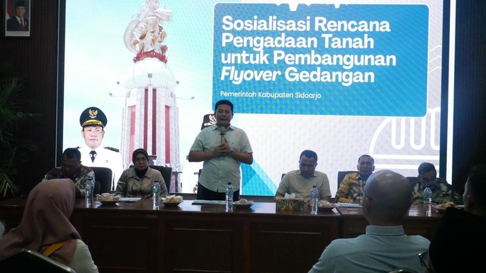 Sosialisasi pengadaan tanah untuk pembangunan Flyover Gedangan.