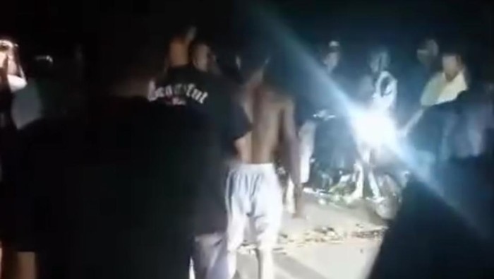 Tangkapan layar kecelakaan antara motor dan truk di Konawe.