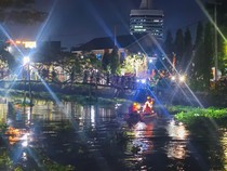 Pesta Miras di Pinggir Kanal Berujung 1 Pria Tewas Tenggelam