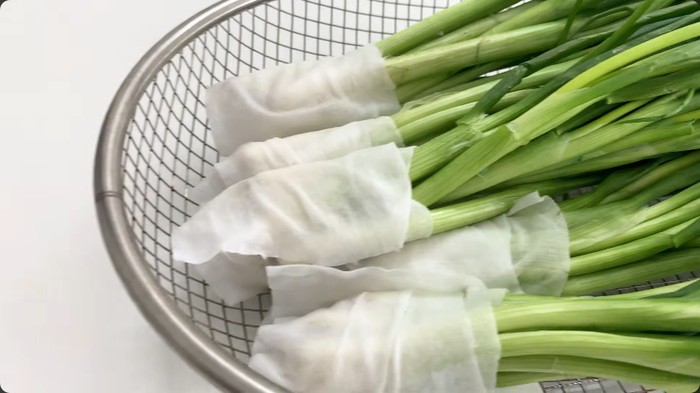Tips menyimpan daun bawang yang awet sebulan