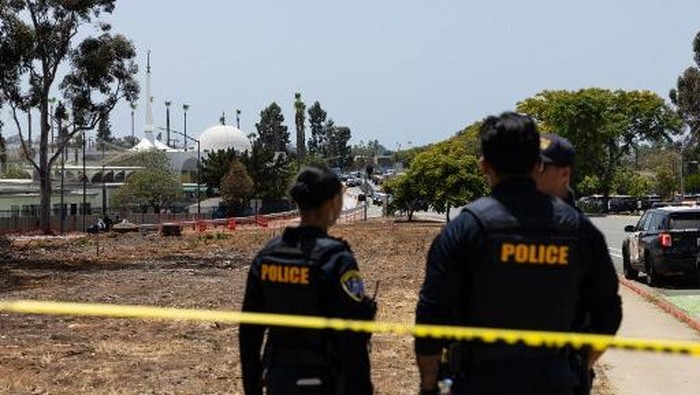 Police respond to a reported active shooter at the Islamic Center of San Diego in San Diego, California, on May 18, 2026. (Photo by Zo Meyers / AFP)